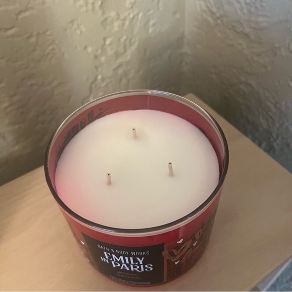 Emily in Paris Paris Amour Candle & Fragrance Set Bath and Body Works - Picture 3 of 5